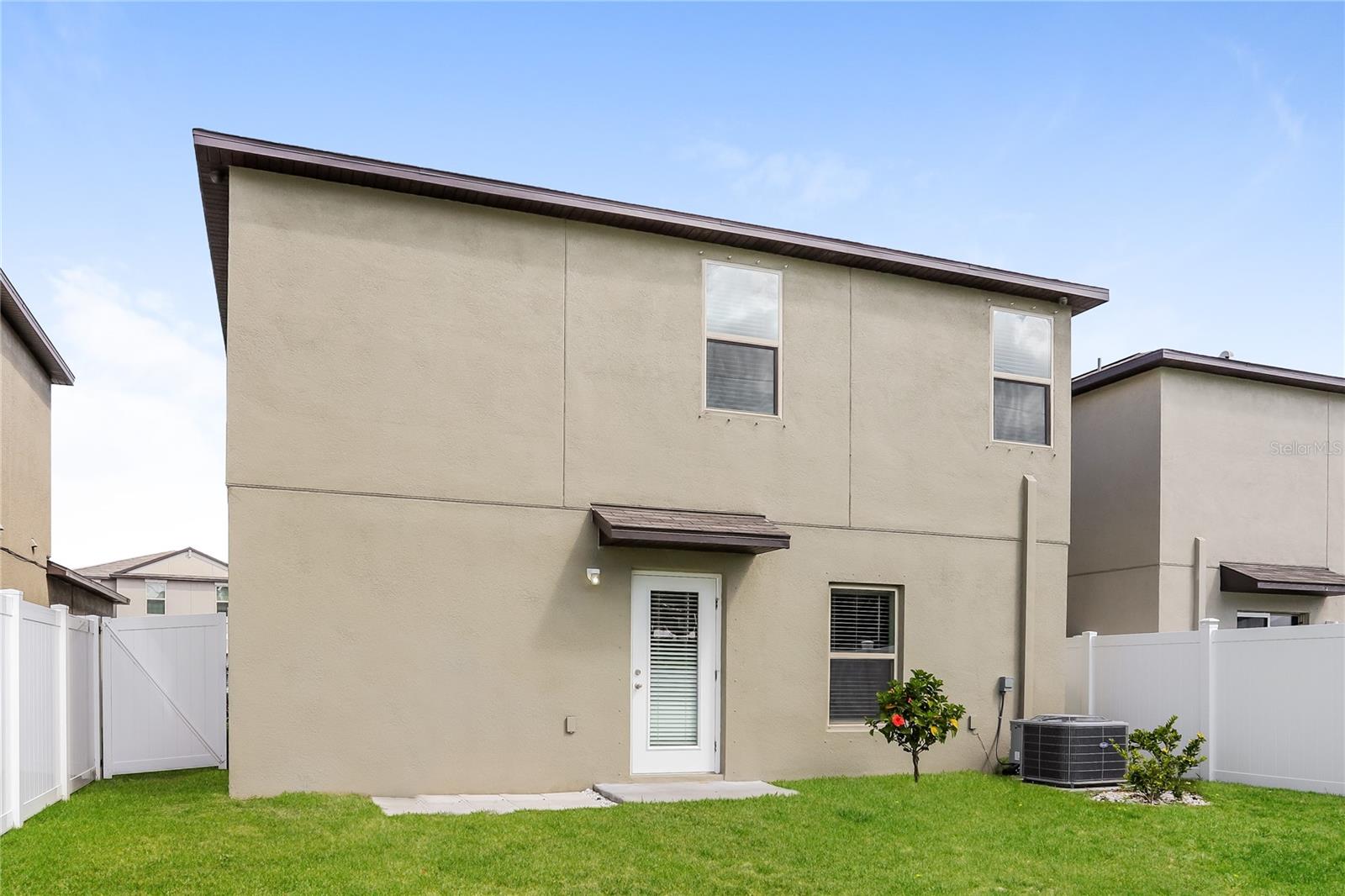 Listing photo id 14 for 10254 Carloway Hills Drive