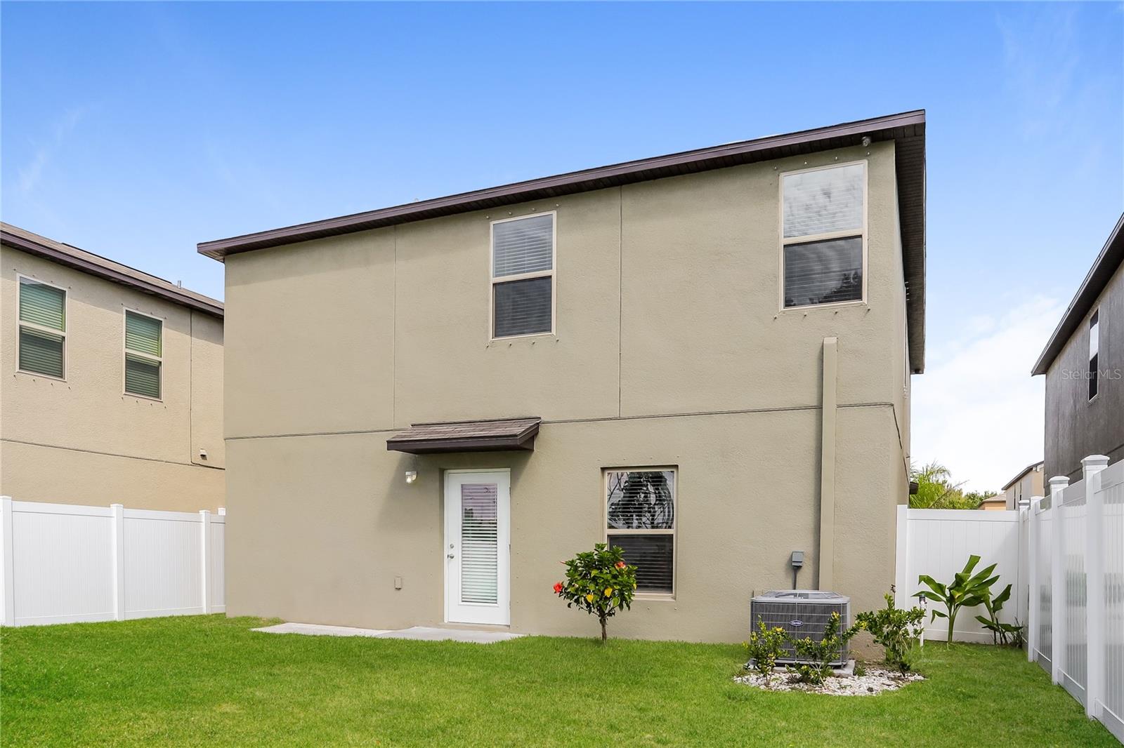 Listing photo id 15 for 10254 Carloway Hills Drive