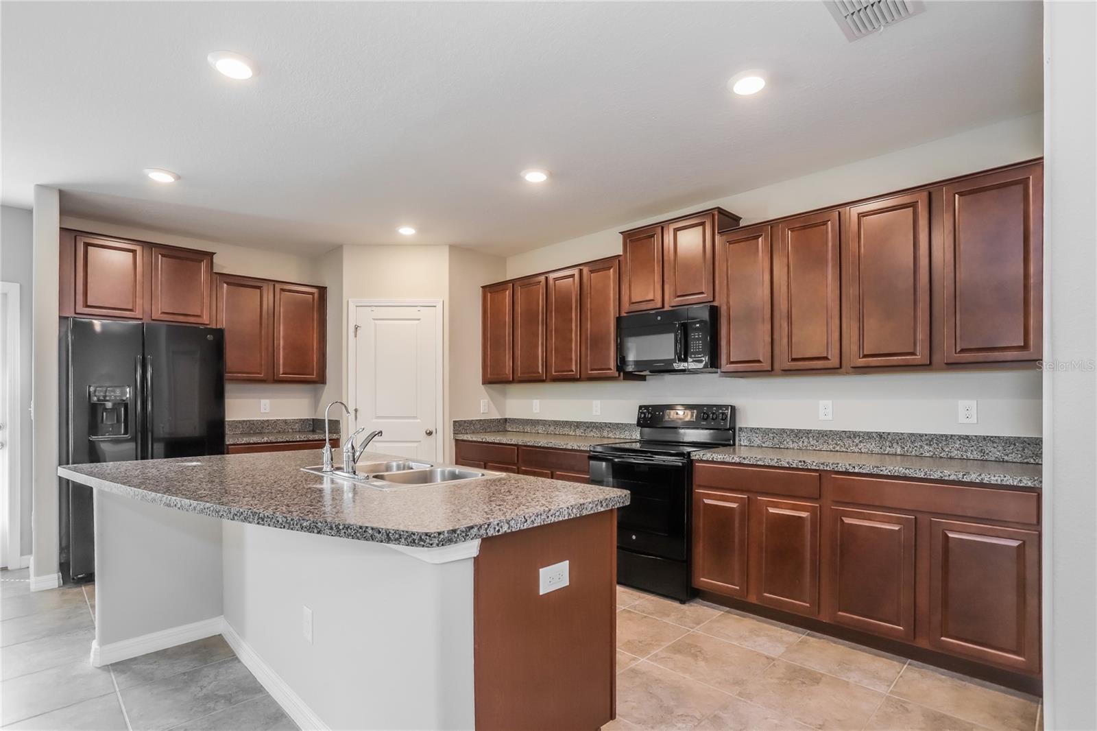 Listing photo id 2 for 10254 Carloway Hills Drive