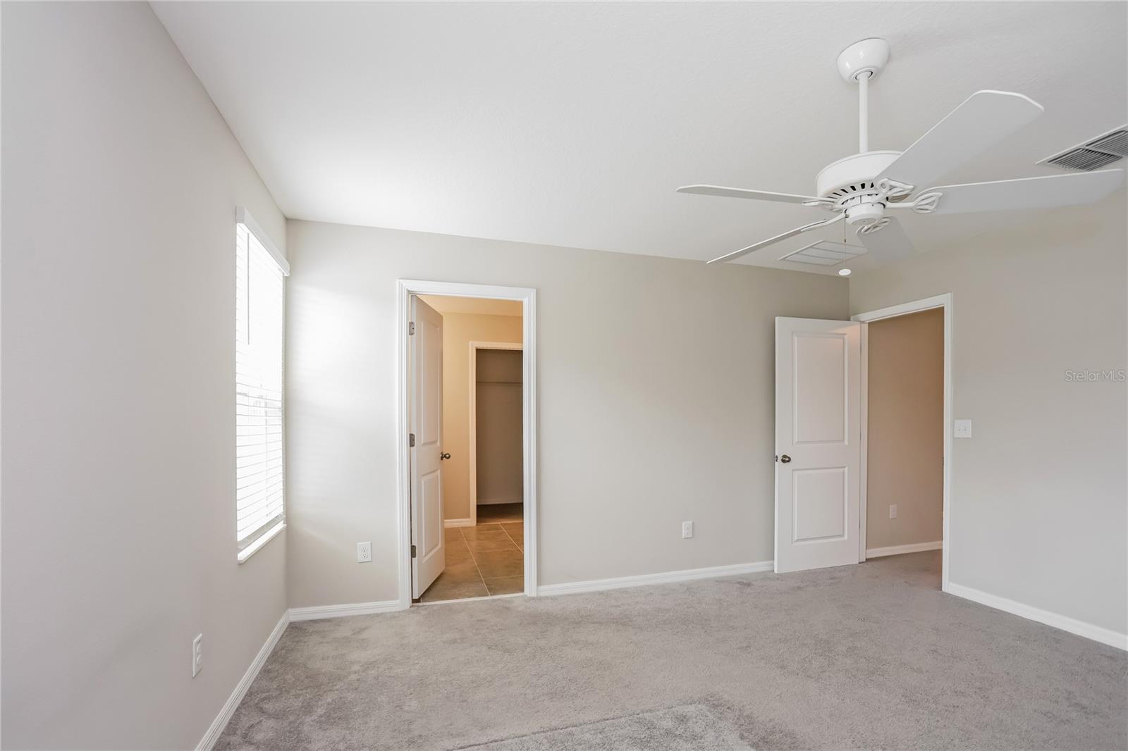 Listing photo id 5 for 10254 Carloway Hills Drive
