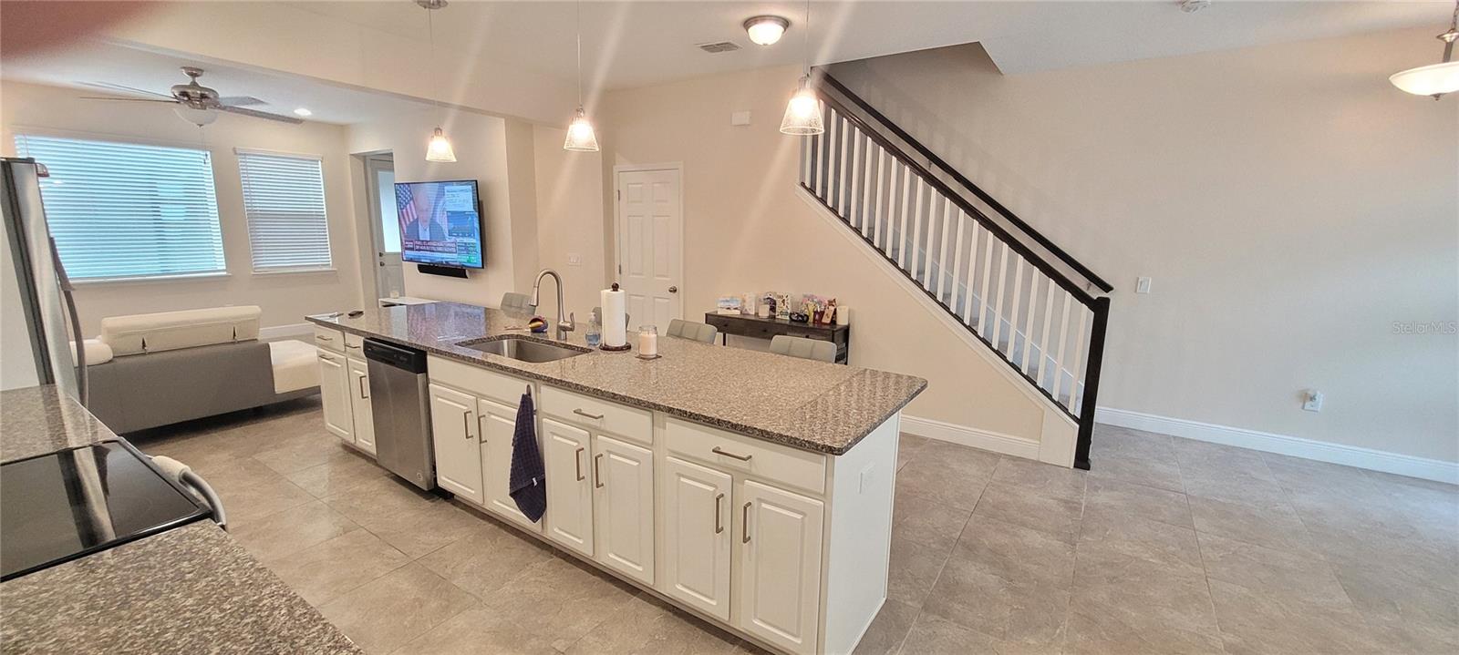 Image 4 of 28 For 8084 Glenlloyd Avenue