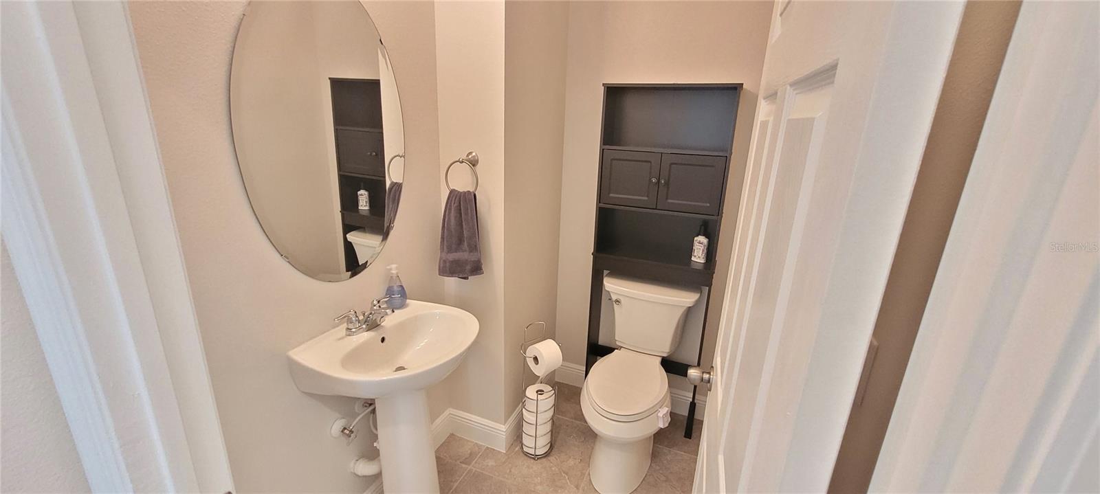 Image 7 of 28 For 8084 Glenlloyd Avenue