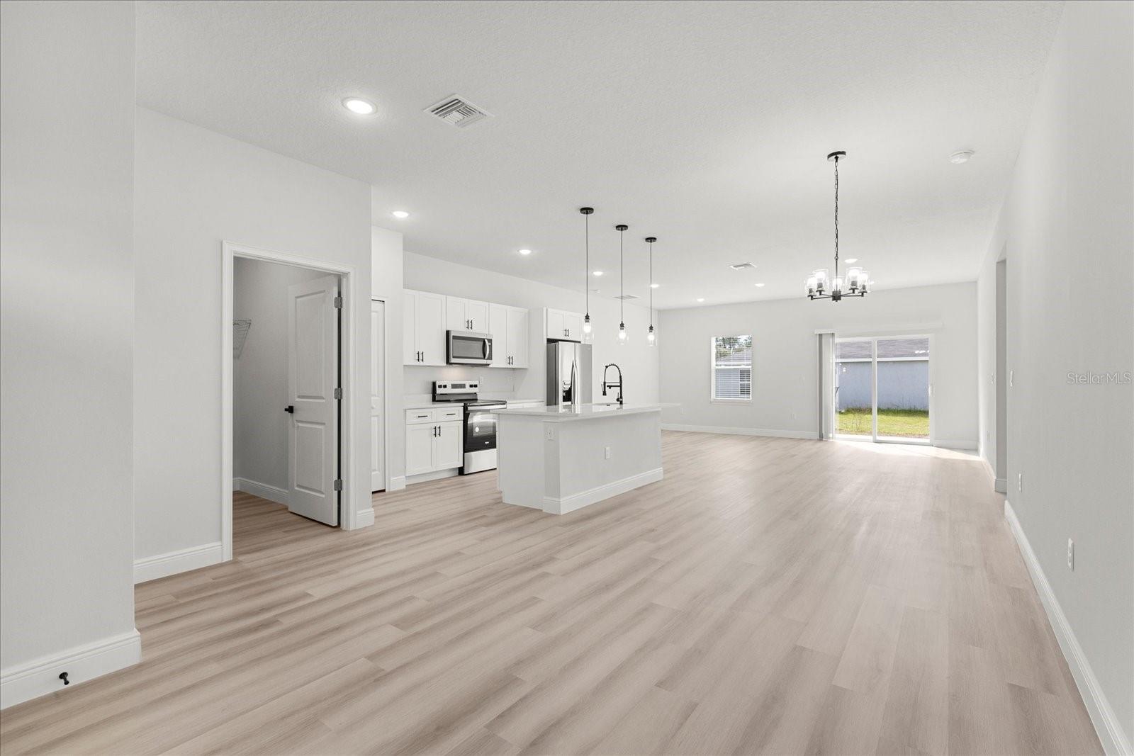 Image 4 of 32 For 4016 151 Street