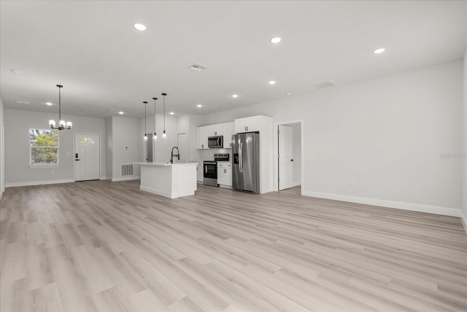 Image 7 of 32 For 4016 151 Street