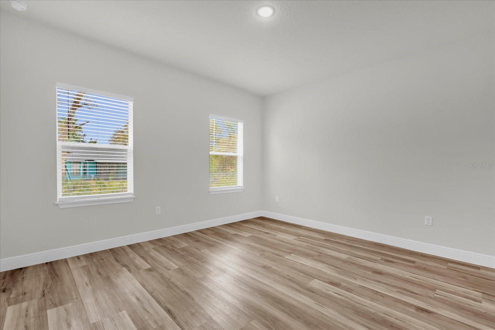 Image 21 of 33 For 13590 40 Circle