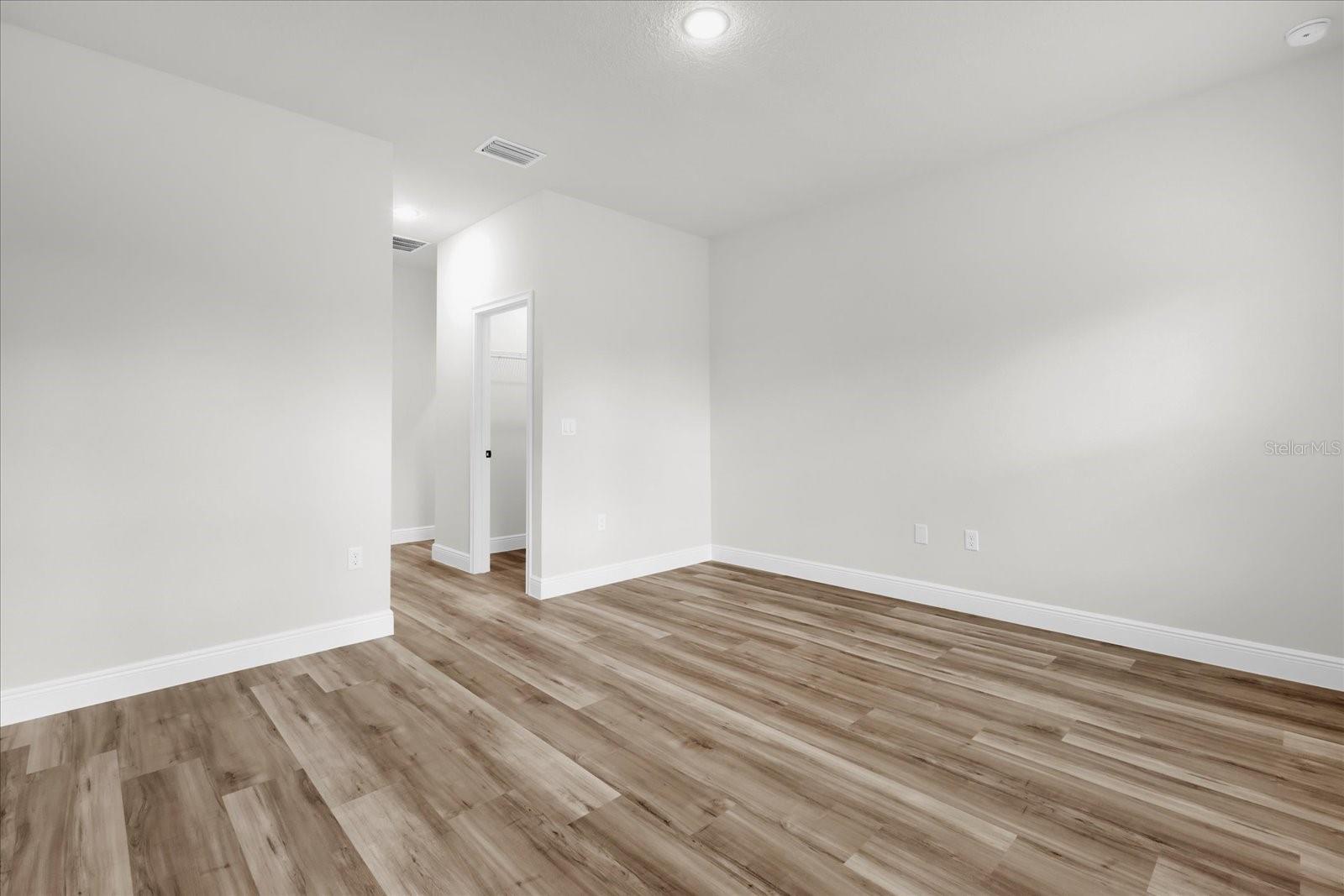 Image 22 of 33 For 13590 40 Circle