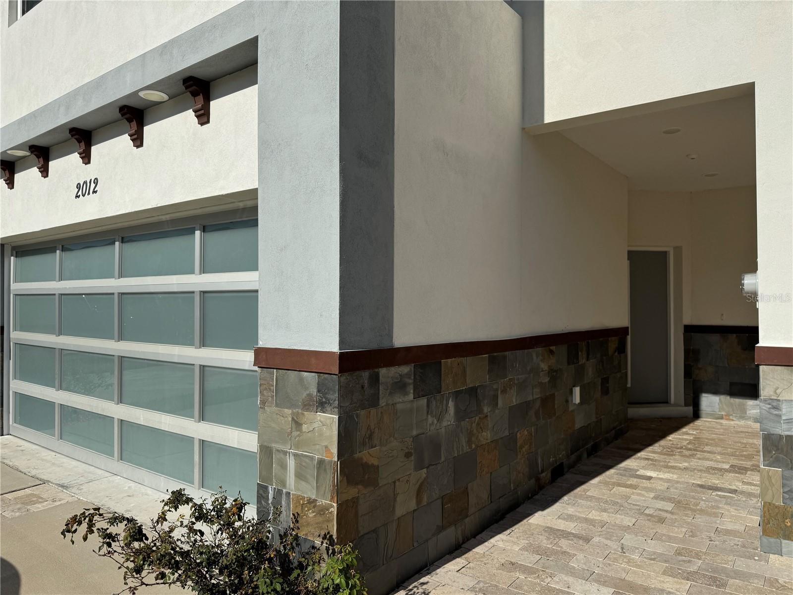 Image 4 of 67 For 2012 Greenbriar Terrace
