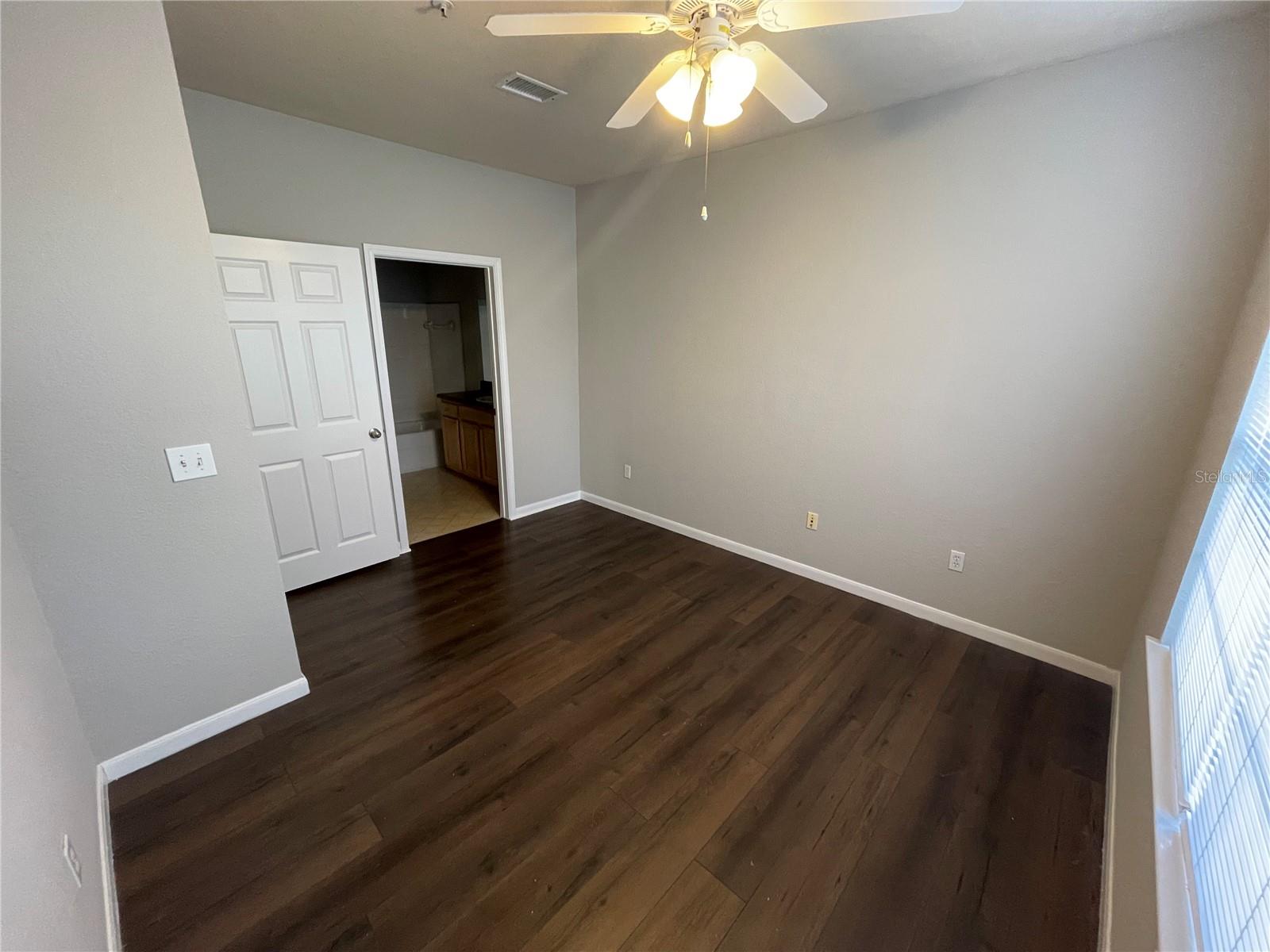 Image 14 of 21 For 9093 Lee Vista Boulevard 901