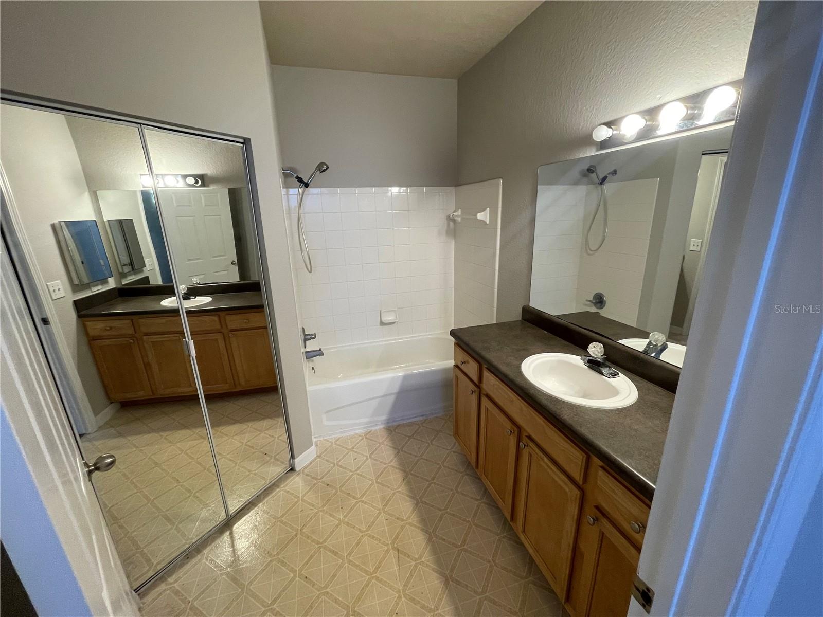 Image 16 of 21 For 9093 Lee Vista Boulevard 901