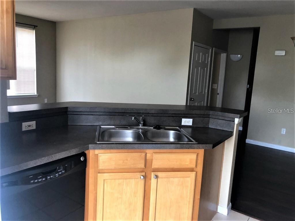 Image 4 of 8 For 9093 Lee Vista Boulevard 901