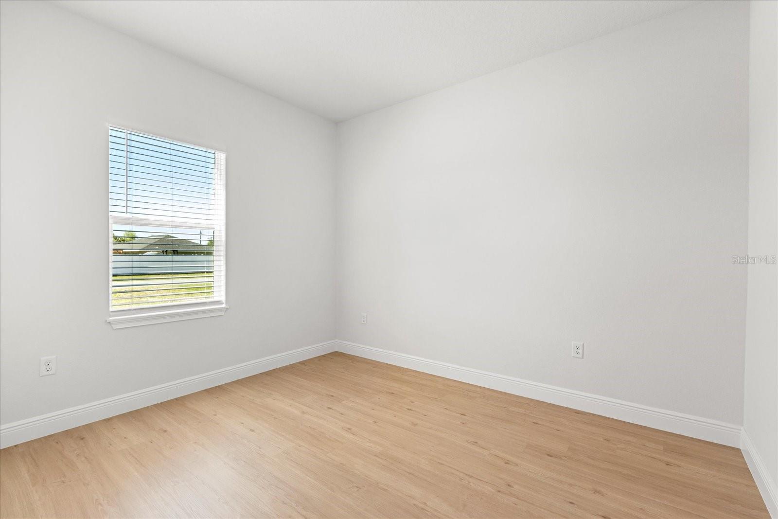 Image 11 of 30 For 13835 47 Circle