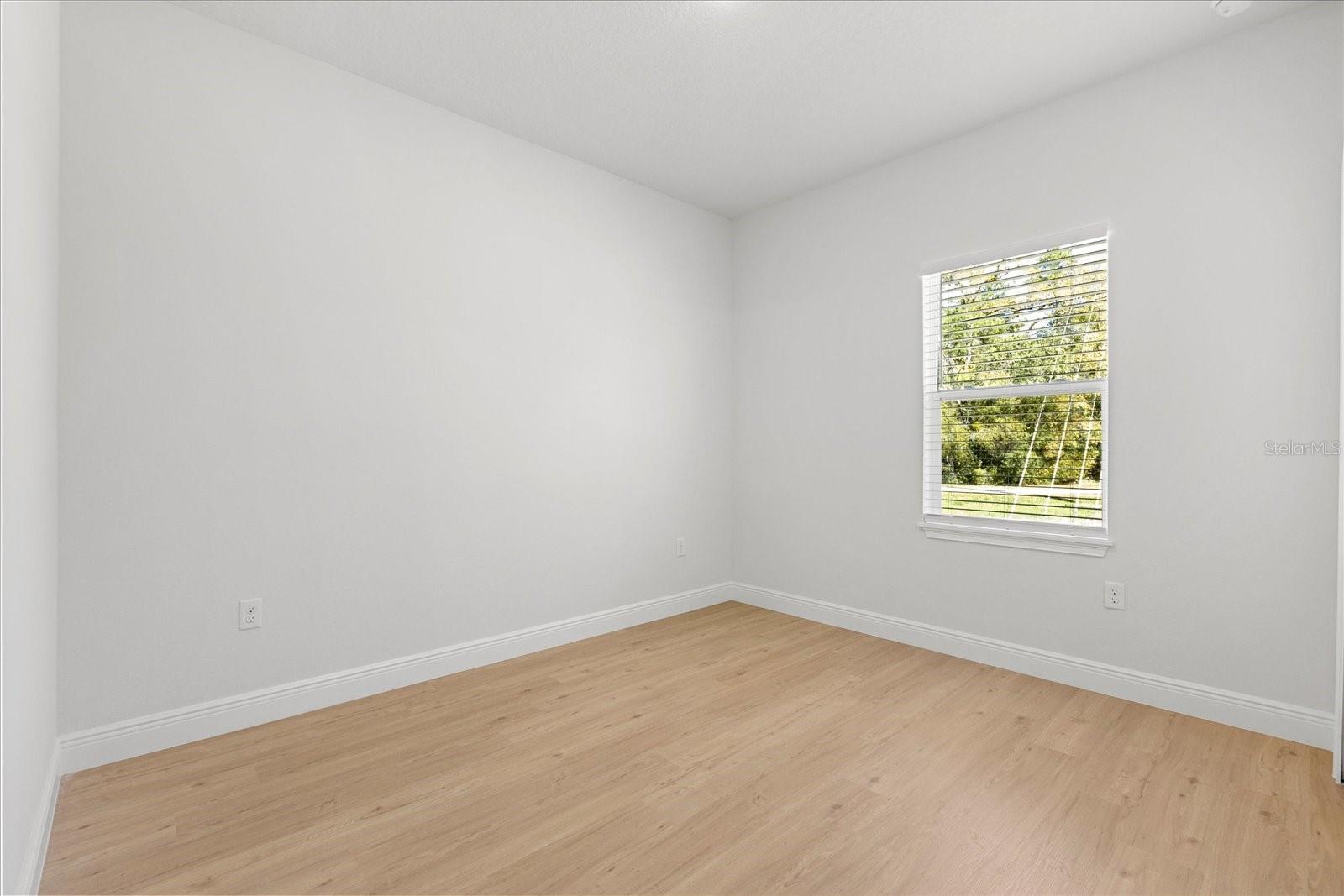 Image 15 of 30 For 13835 47 Circle