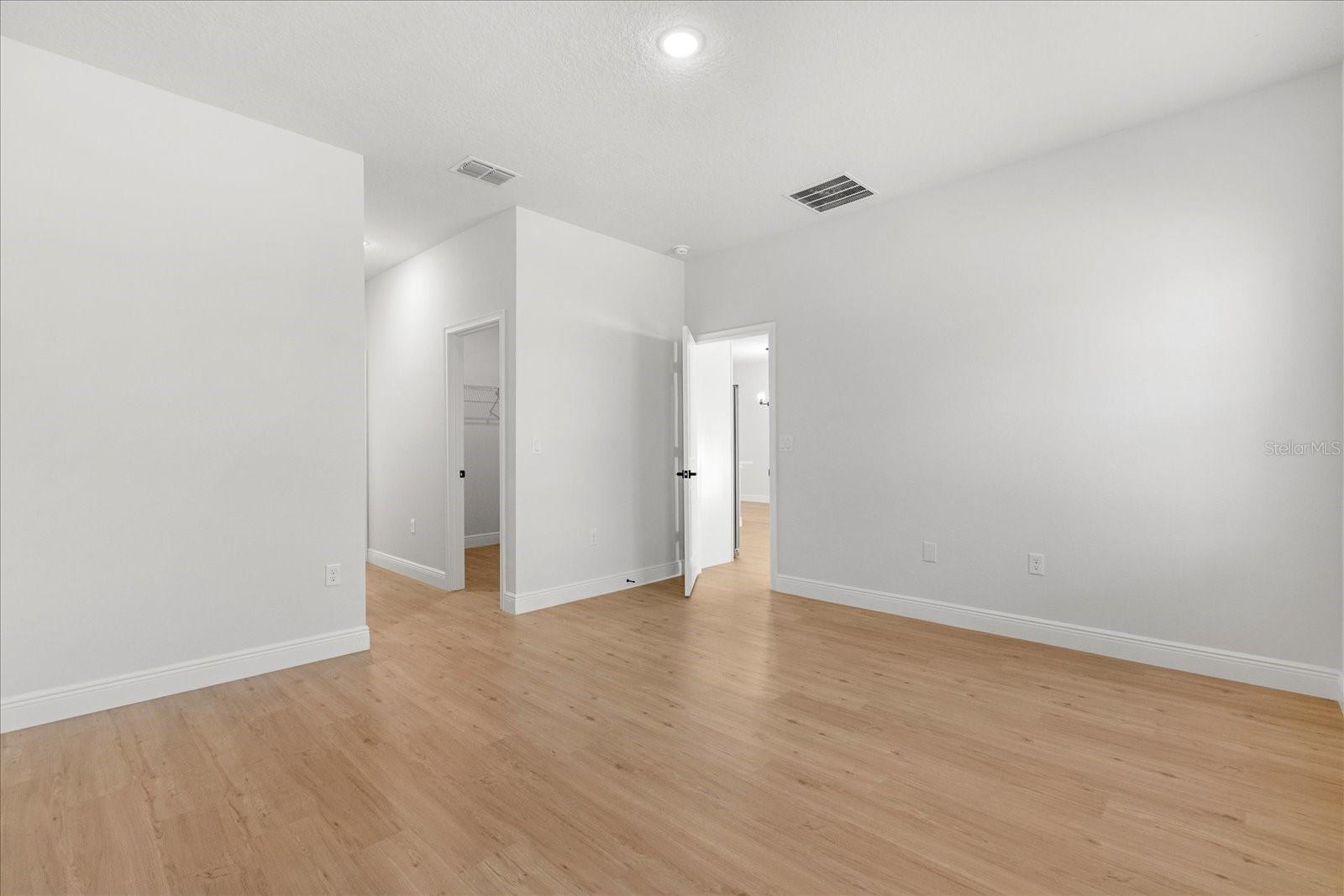 Image 18 of 30 For 13835 47 Circle