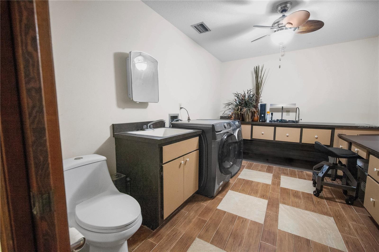 Image 30 of 88 For 1101 Valencia Avenue