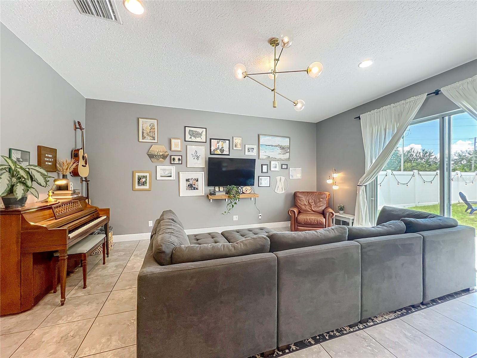 Image 20 of 100 For 1070 Grand Hilltop Drive