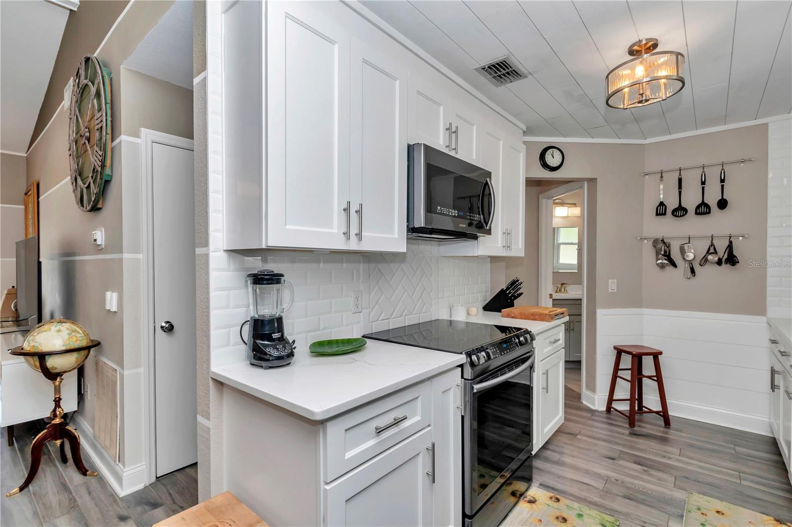 Image 13 of 40 For 814 Oak Road