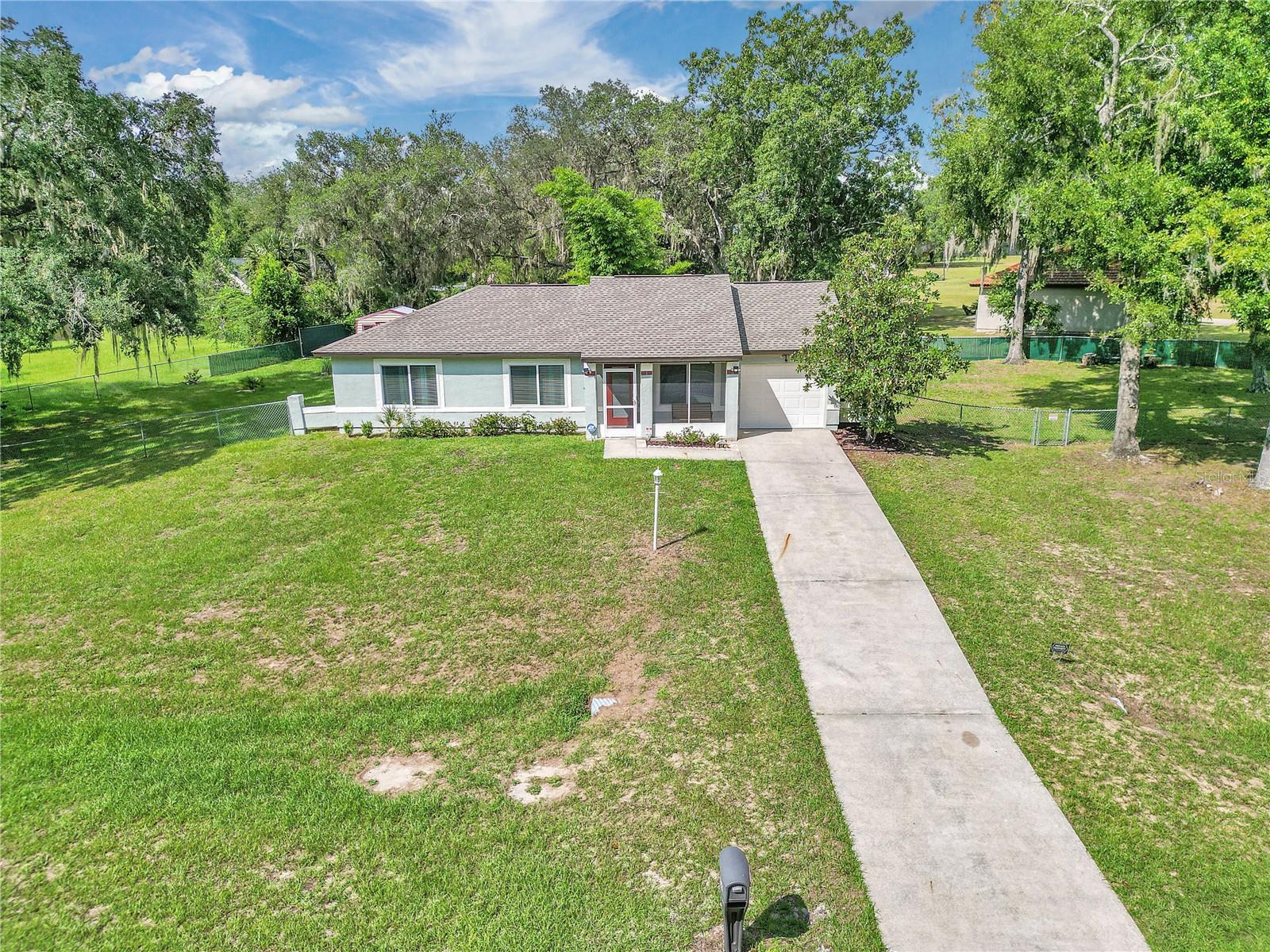 Image 2 of 40 For 814 Oak Road