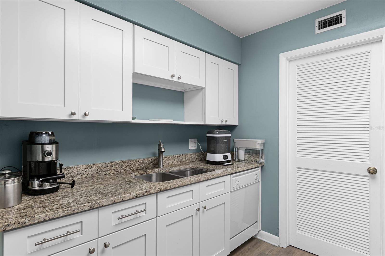 Image 12 of 46 For 260 Crown Oaks Way 260