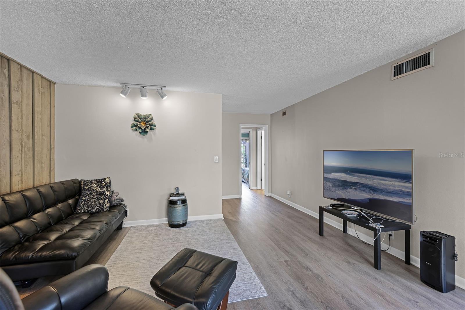 Image 2 of 46 For 260 Crown Oaks Way 260