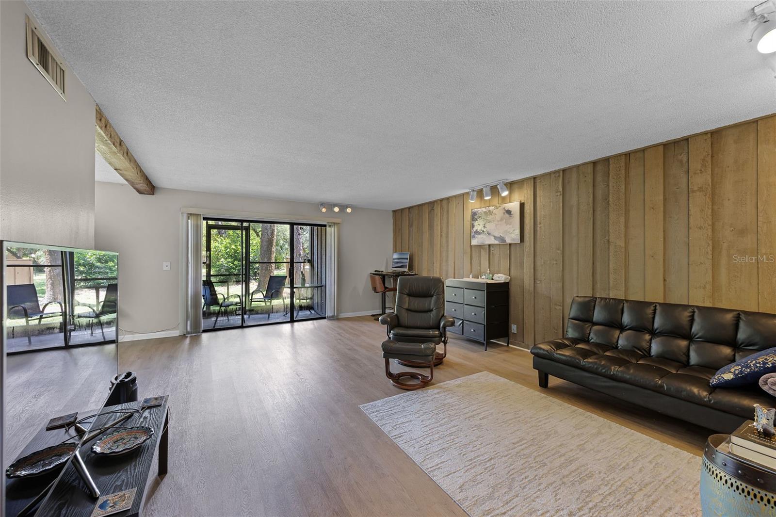Image 3 of 46 For 260 Crown Oaks Way 260