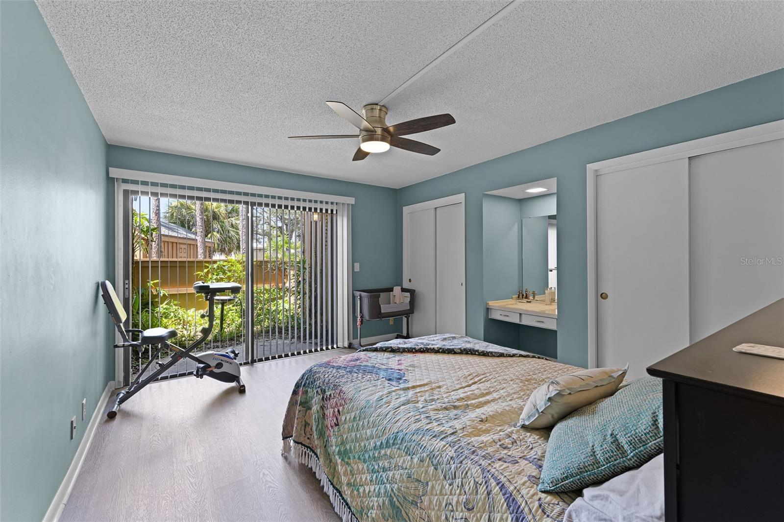 Image 4 of 46 For 260 Crown Oaks Way 260