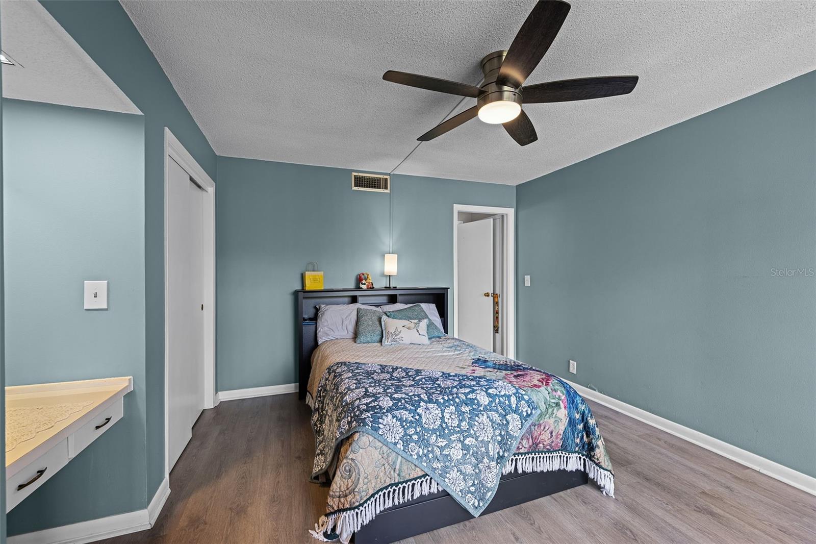 Image 5 of 46 For 260 Crown Oaks Way 260