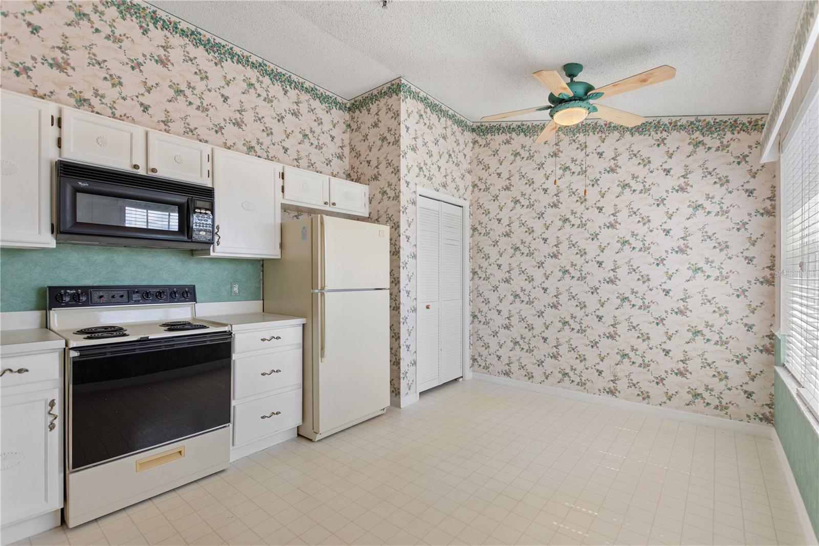 Image 12 of 43 For 5999 Lake Pointe Drive 608