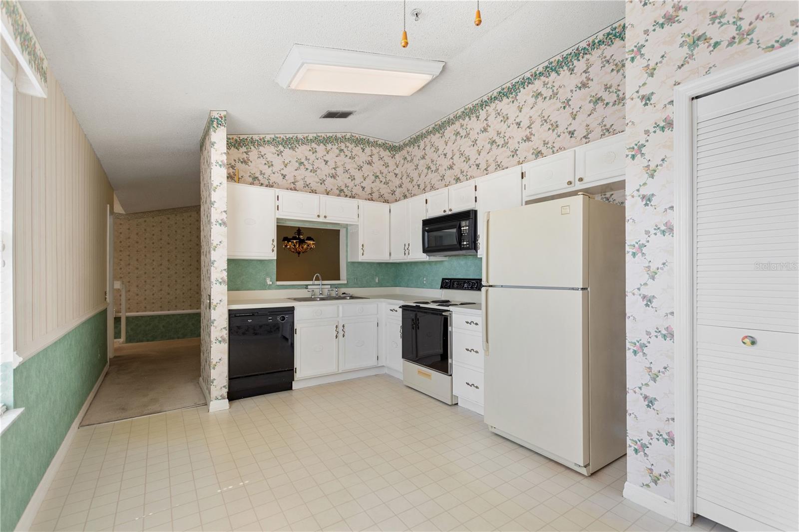 Image 13 of 43 For 5999 Lake Pointe Drive 608