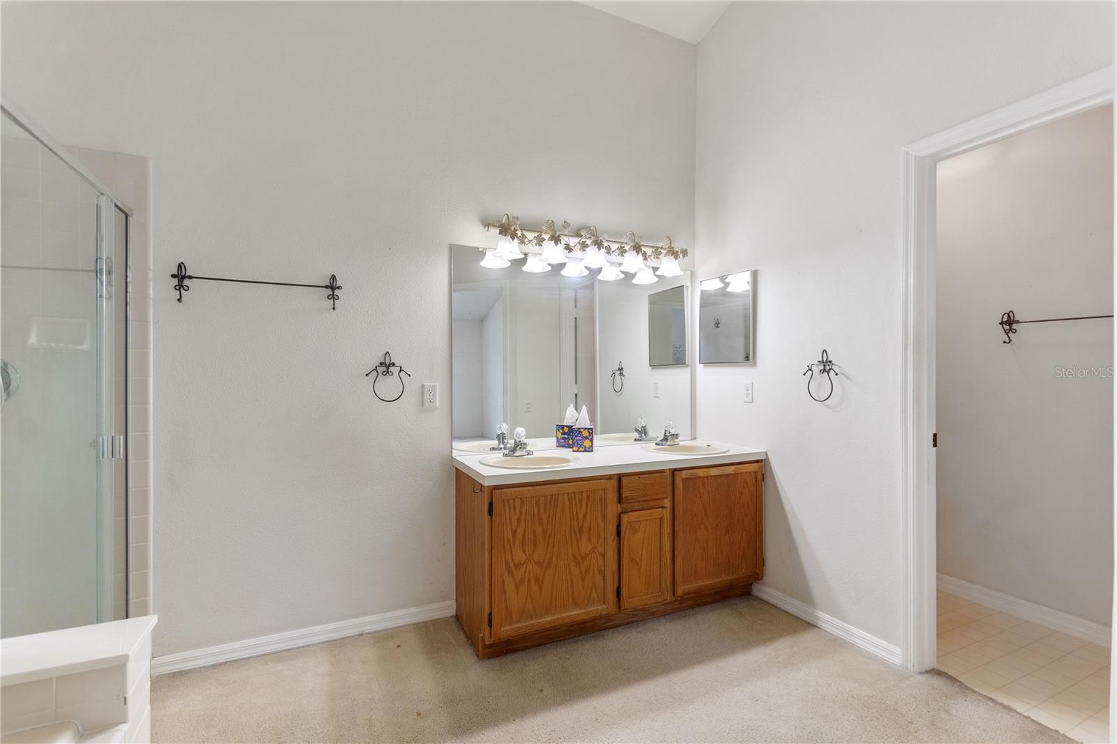 Image 17 of 43 For 5999 Lake Pointe Drive 608