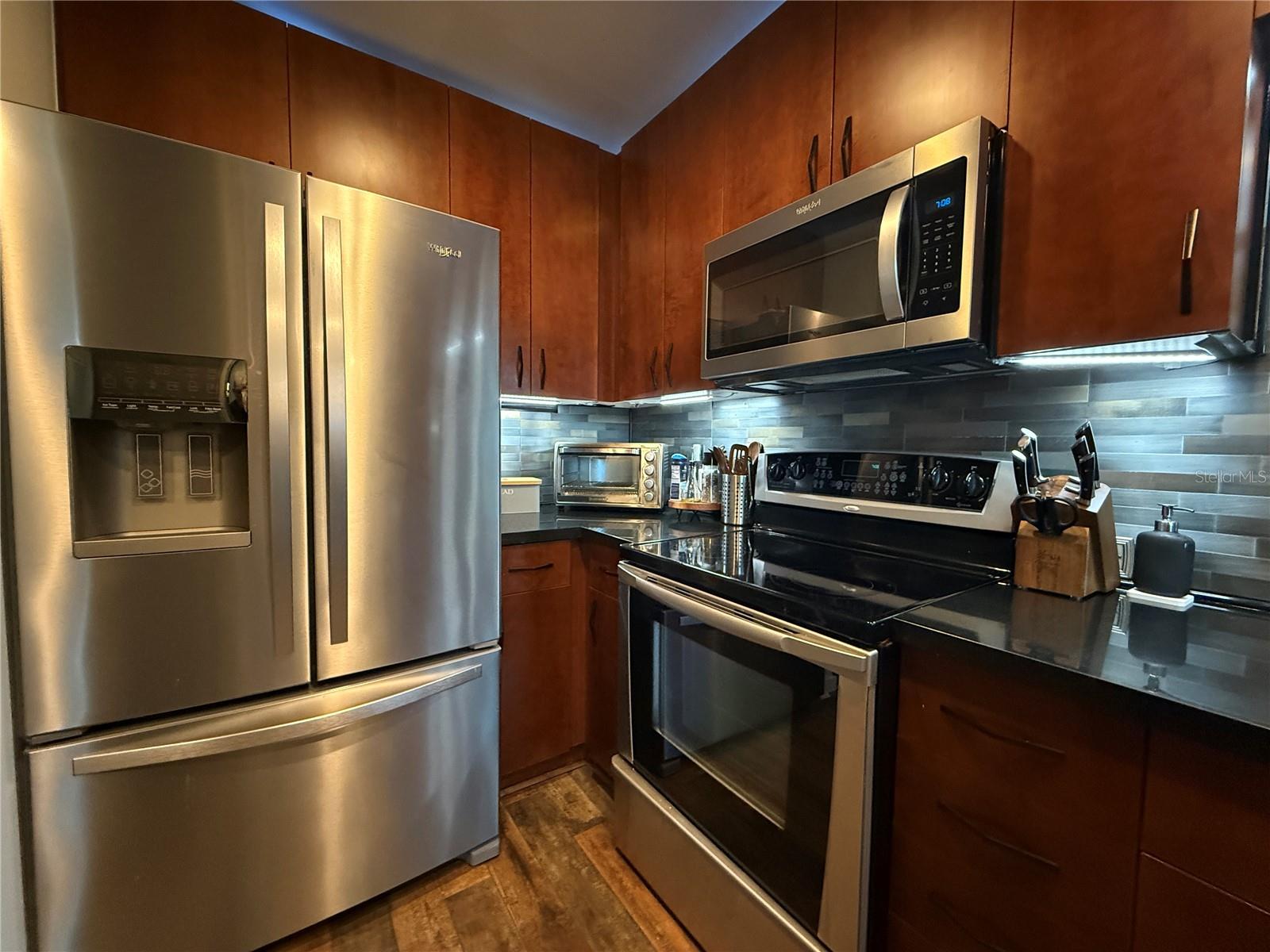 Image 36 of 50 For 155 Court Avenue 2211