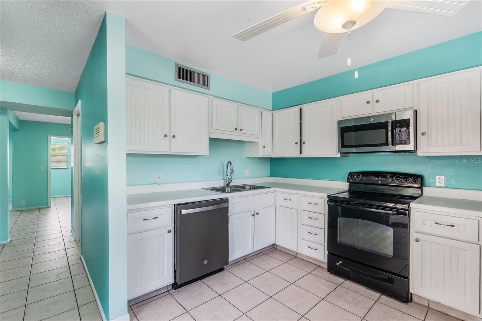 Image 11 of 61 For 552 Windmeadows Street .