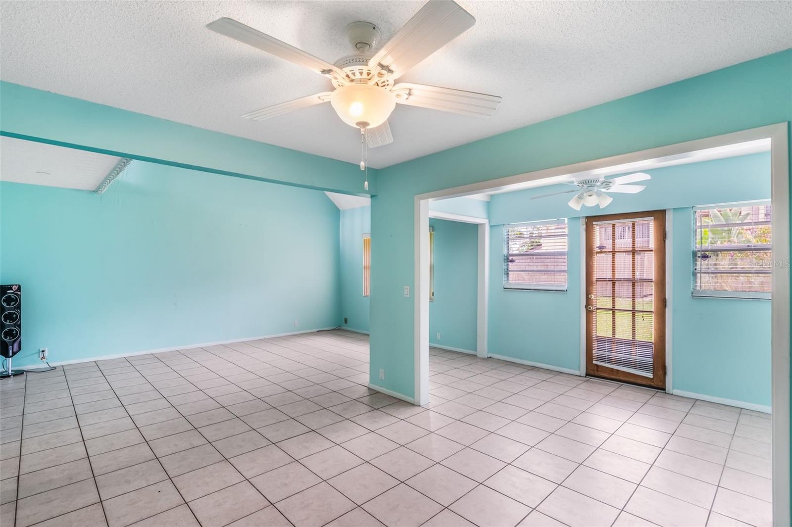 Image 18 of 61 For 552 Windmeadows Street .