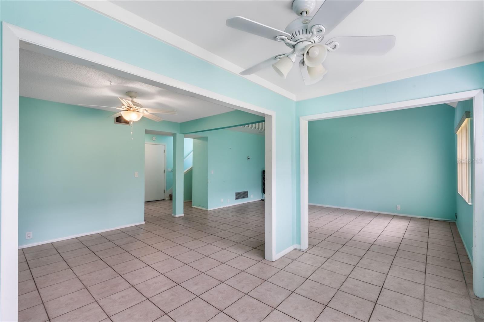 Image 21 of 61 For 552 Windmeadows Street .