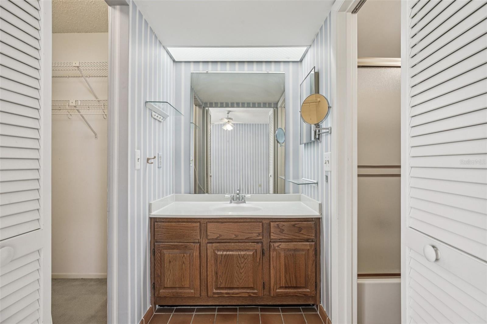 Image 11 of 25 For 4909 Walden Circle 36