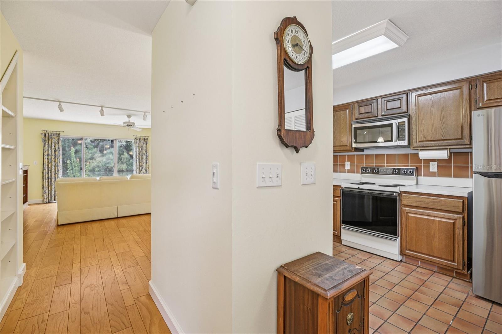 Image 19 of 25 For 4909 Walden Circle 36