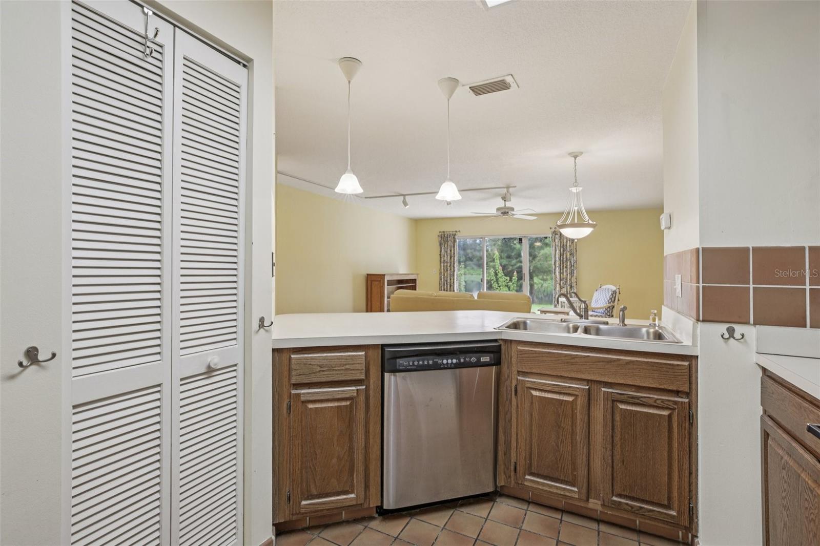 Image 21 of 25 For 4909 Walden Circle 36