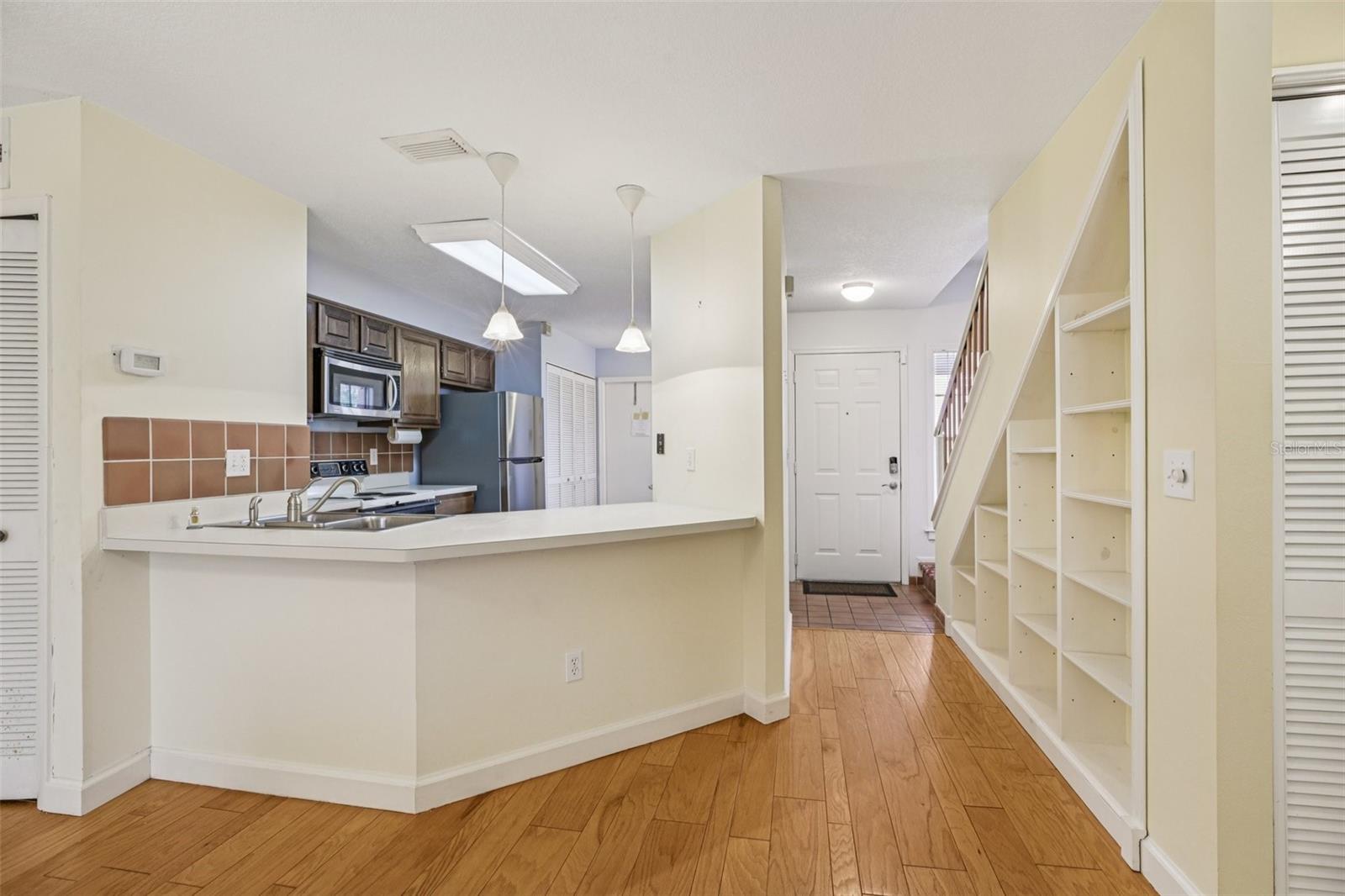 Image 7 of 25 For 4909 Walden Circle 36
