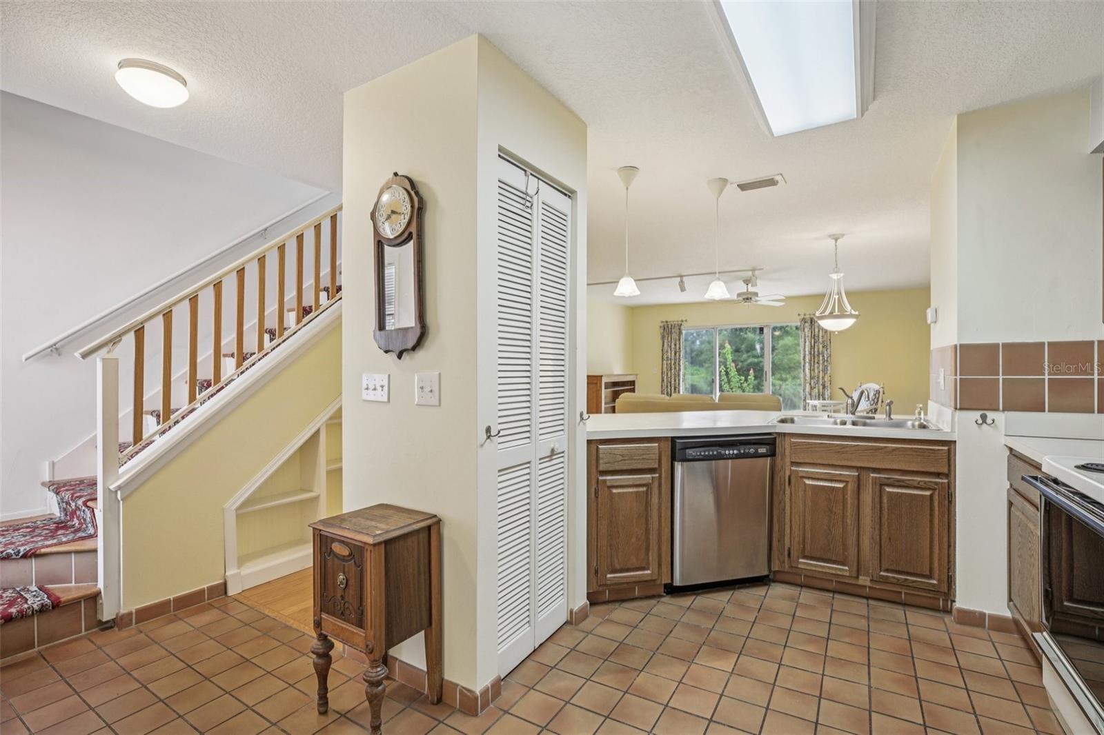 Image 8 of 25 For 4909 Walden Circle 36