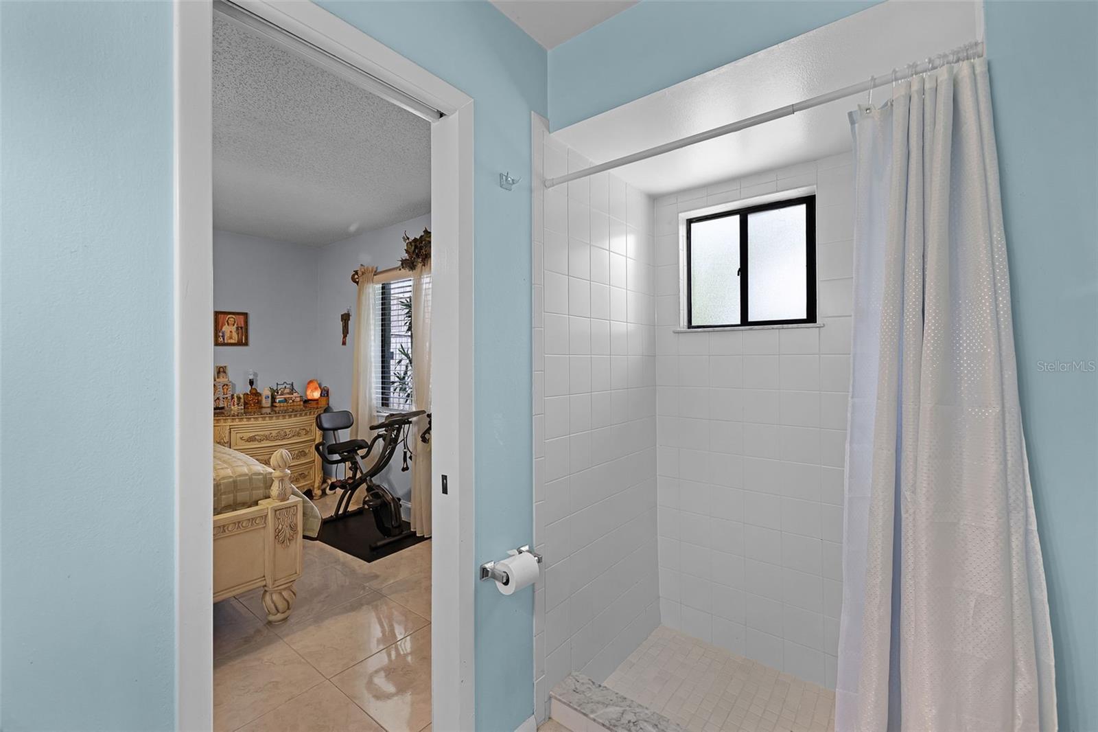 Image 20 of 37 For 527 Eastport Drive