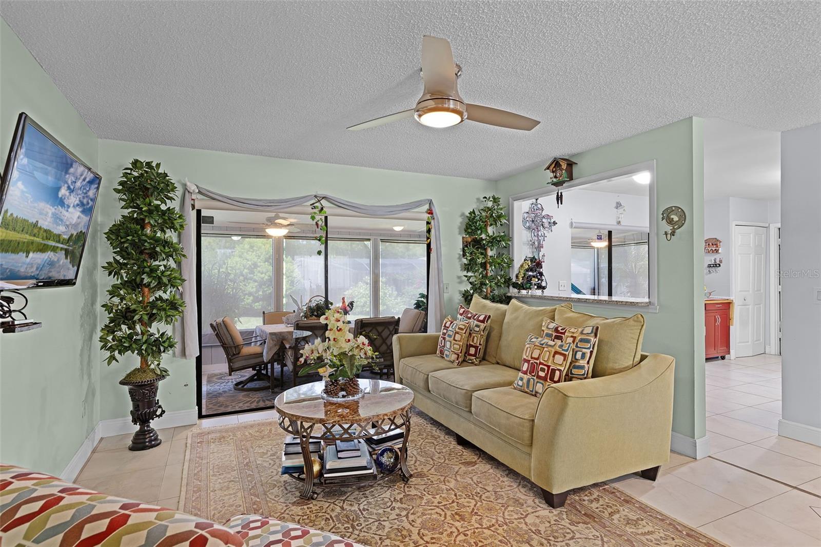 Image 7 of 37 For 527 Eastport Drive