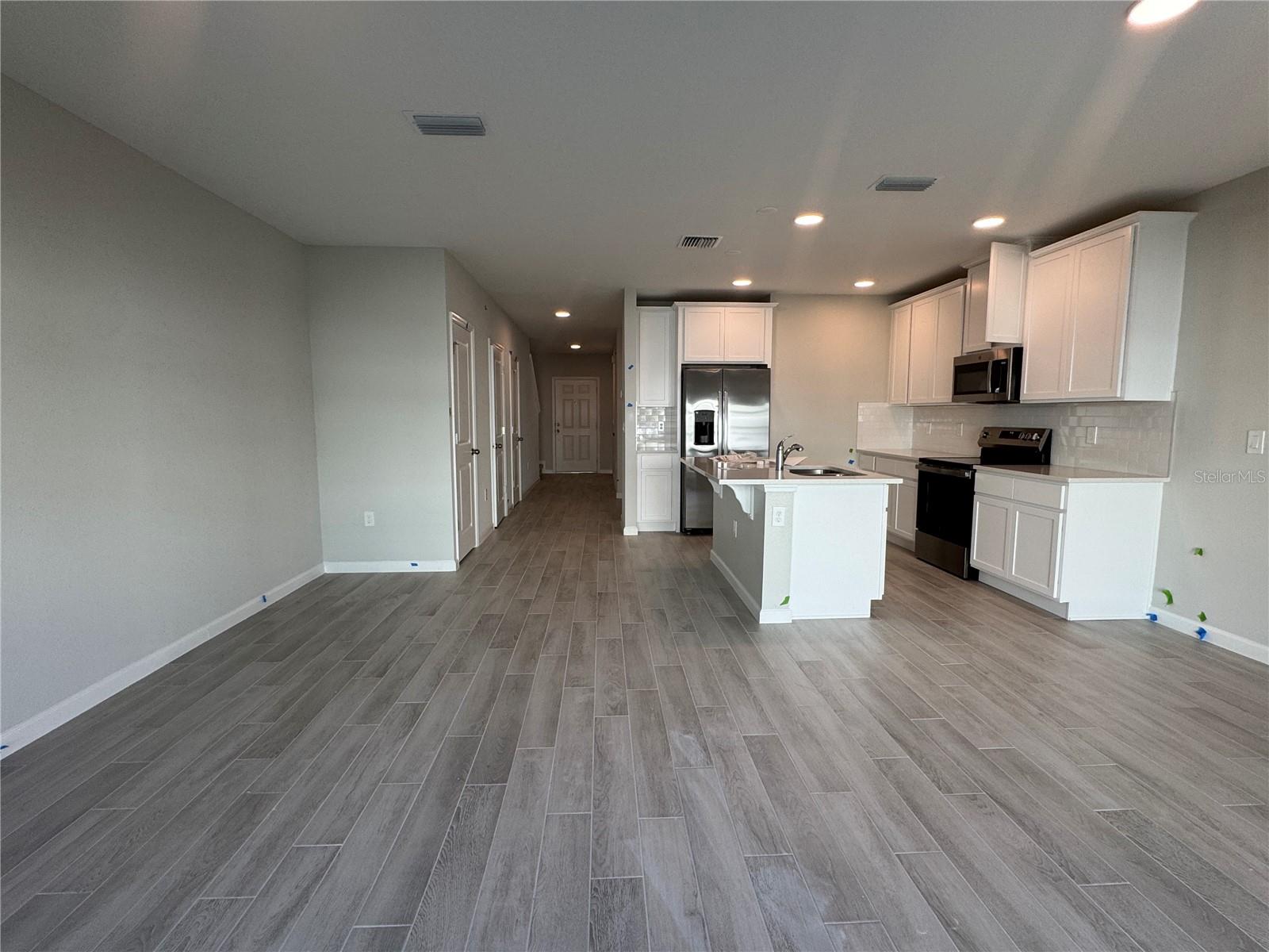 Image 4 of 24 For 14922 Harvest Street