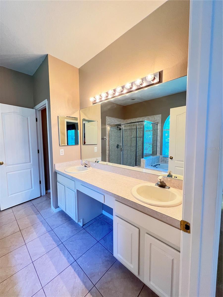 Image 13 of 23 For 806 Cherry Valley Way