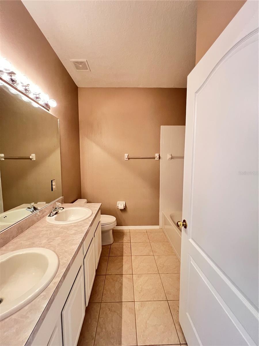 Image 18 of 23 For 806 Cherry Valley Way