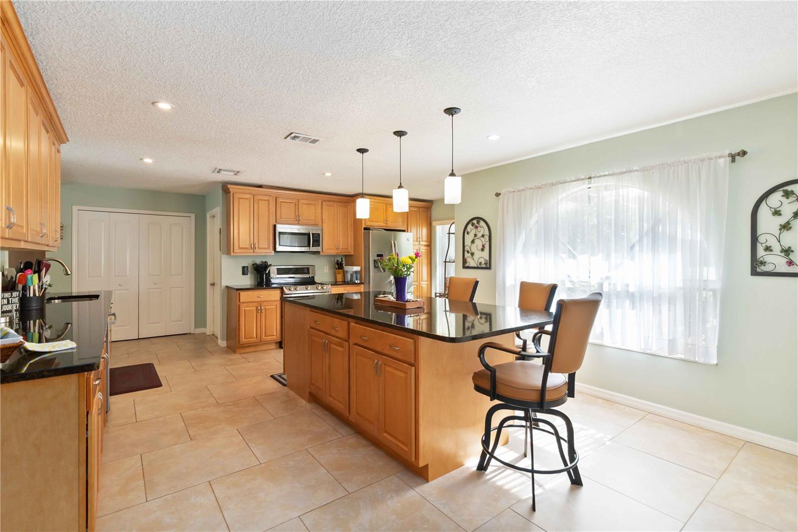 Image 16 of 42 For 2530 Creekview Circle