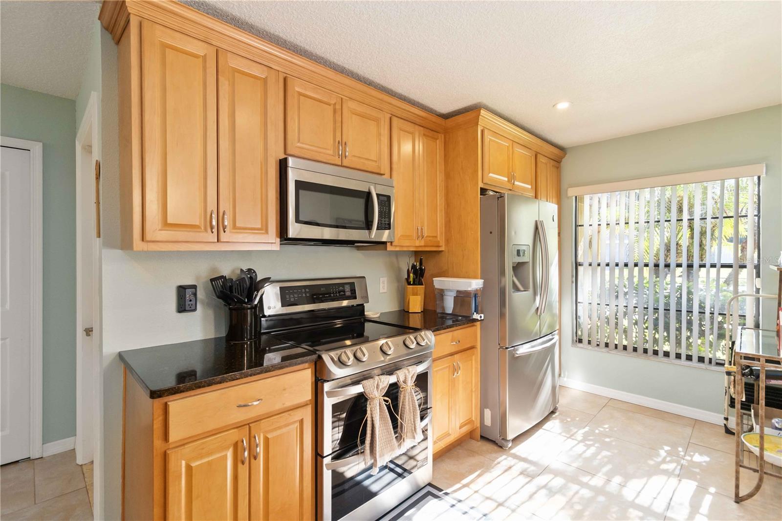 Image 19 of 42 For 2530 Creekview Circle