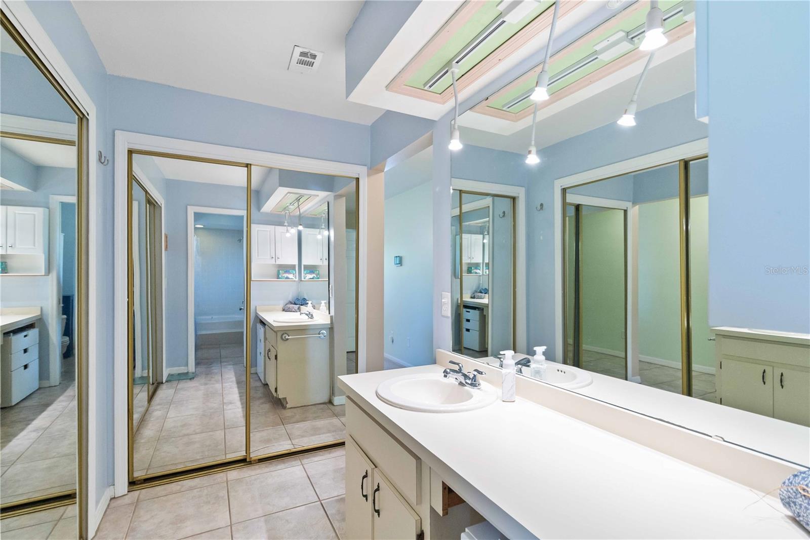 Image 30 of 42 For 2530 Creekview Circle