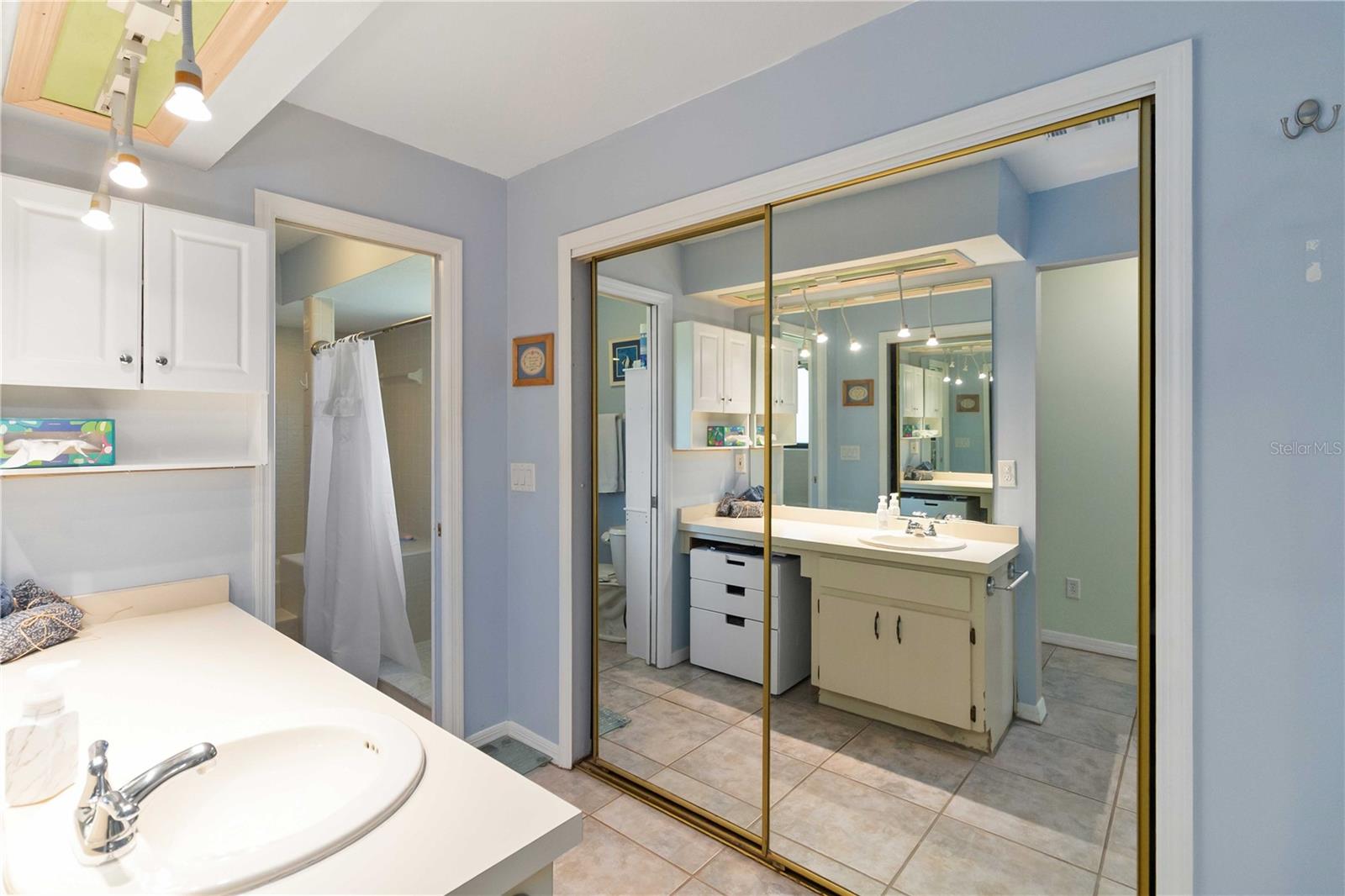 Image 31 of 42 For 2530 Creekview Circle