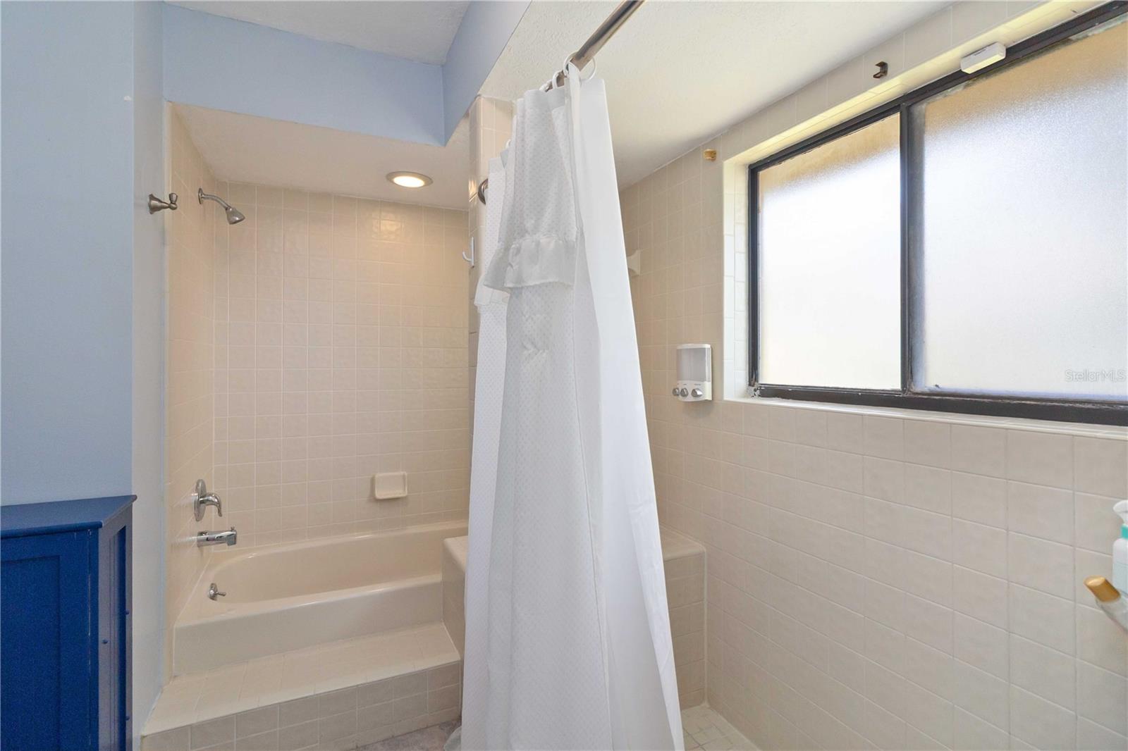 Image 32 of 42 For 2530 Creekview Circle