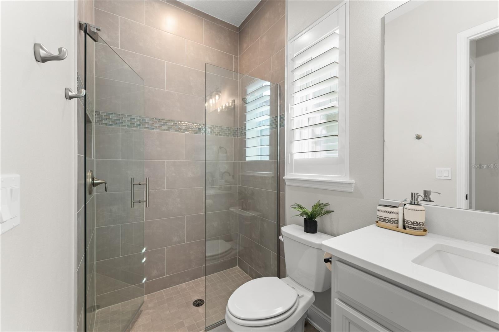 Image 31 of 76 For 13027 Stoddart Avenue