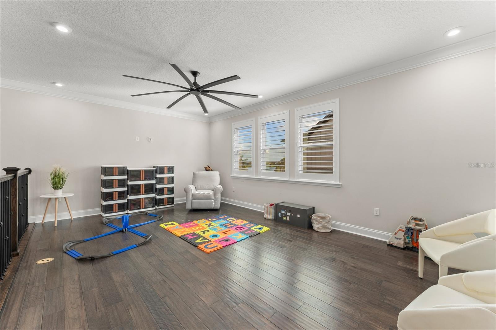 Image 34 of 76 For 13027 Stoddart Avenue